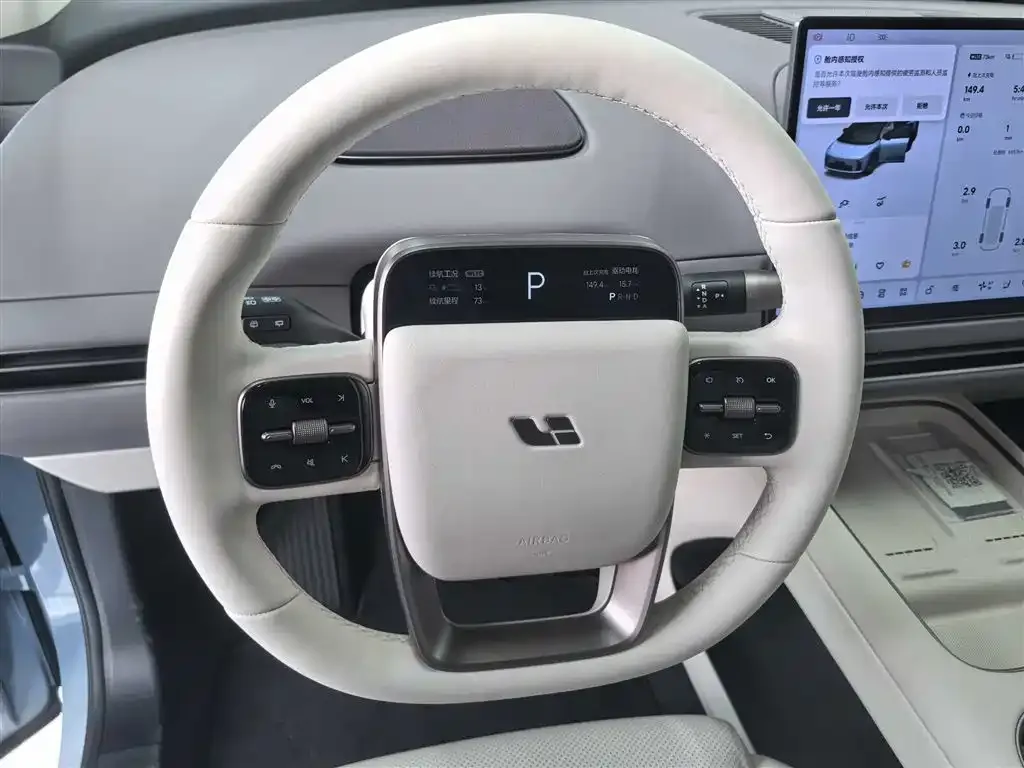 Li Auto i8 — фото 10