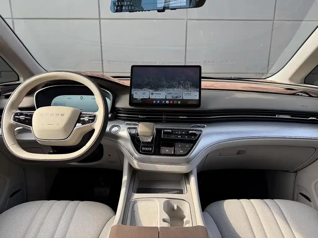 Roewe iMAX8 New Energy — фото 10