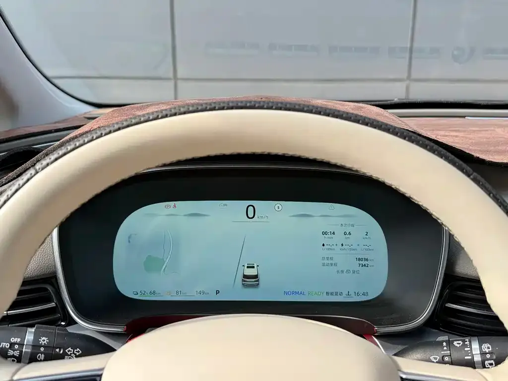 Roewe iMAX8 New Energy — фото 4