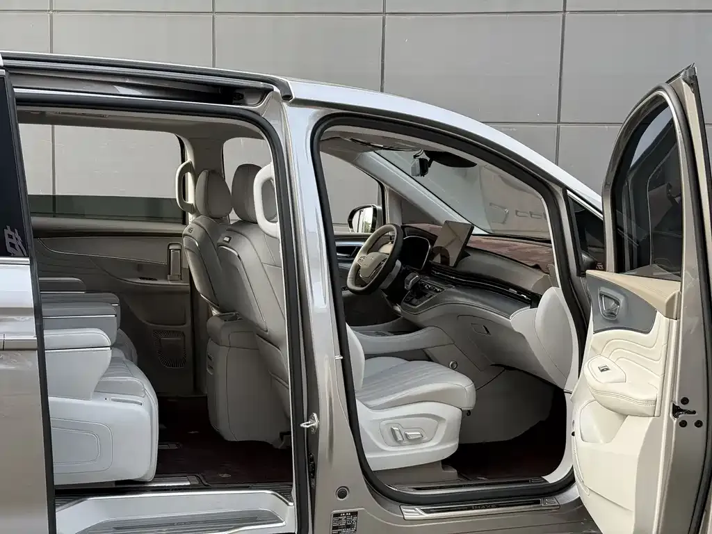 Roewe iMAX8 New Energy — фото 9