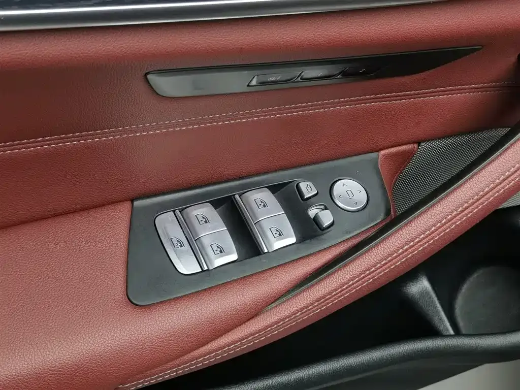 BMW 5 Series — фото 10