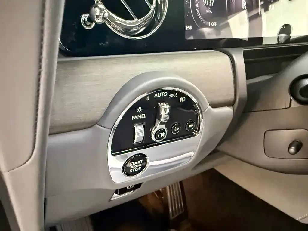Rolls-Royce Phantom 2024 из CN, фото 2