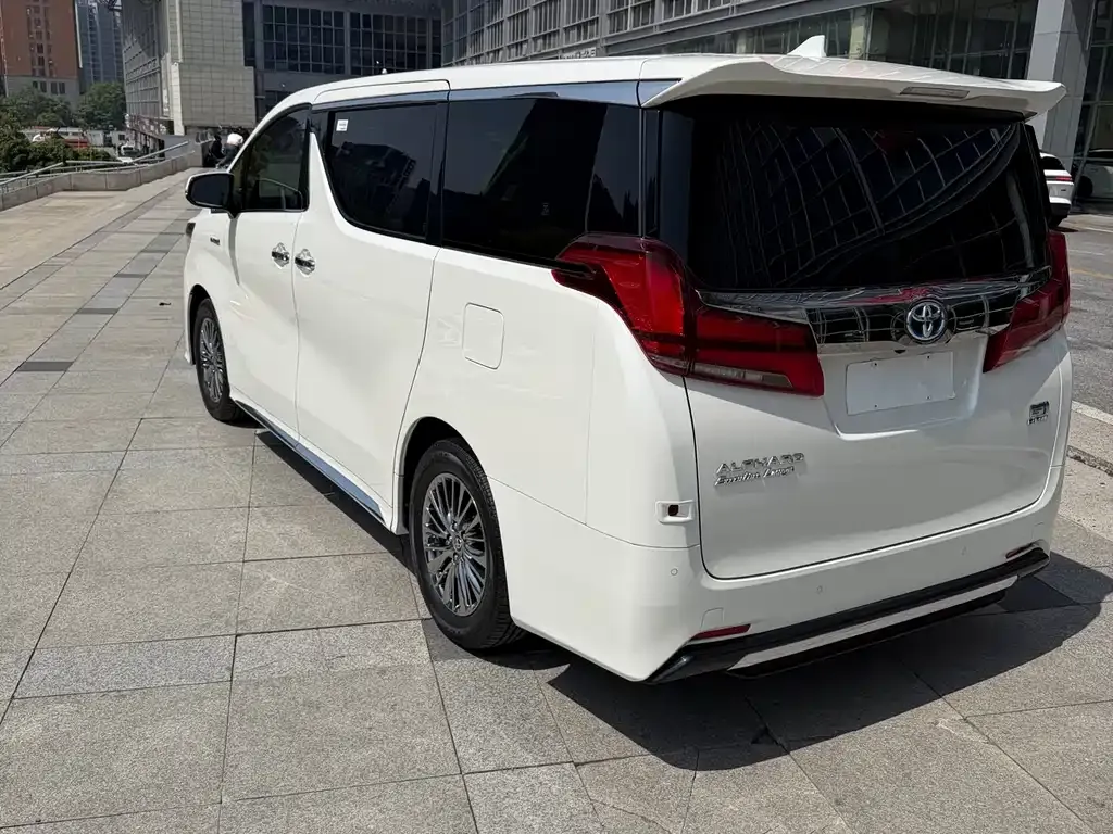 Toyota Alphard — фото 7