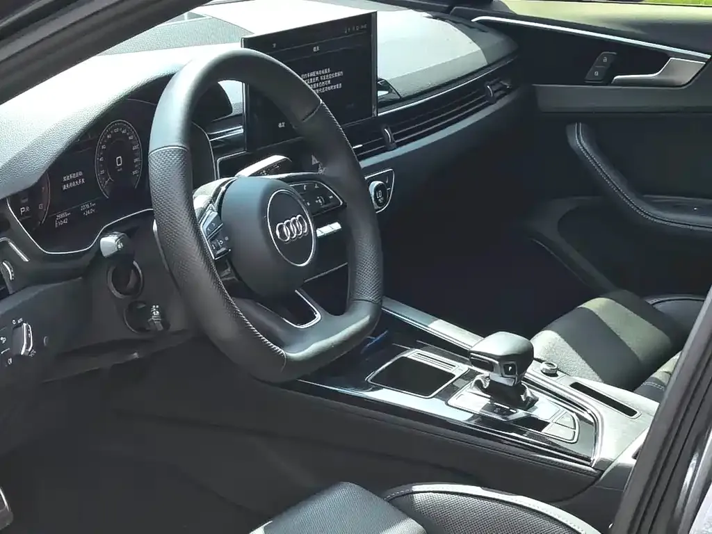 Audi A4L 2023 из CN, фото 3