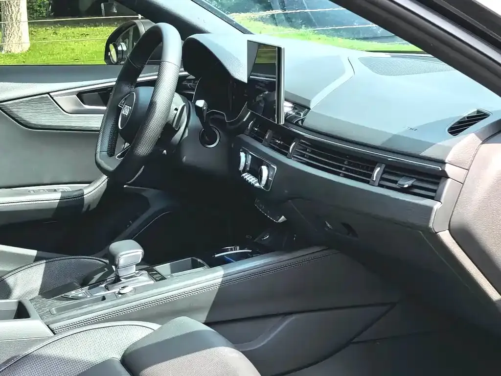 Audi A4L 2023 из CN, фото 5