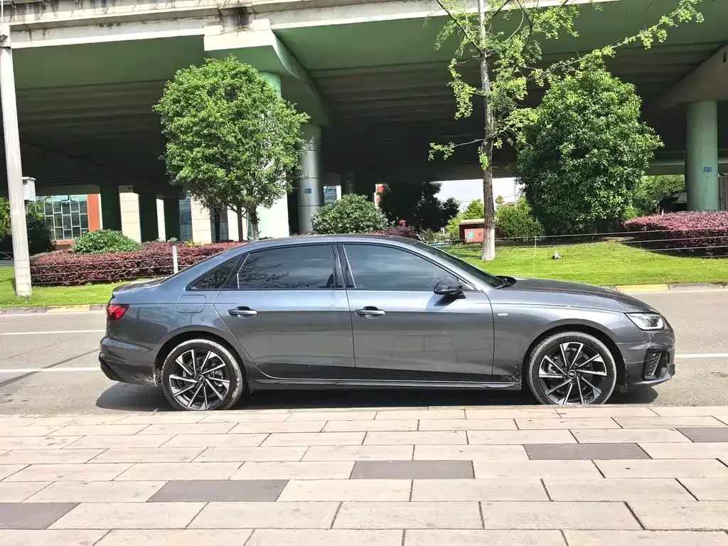 Audi A4L 2023 из CN, фото 6