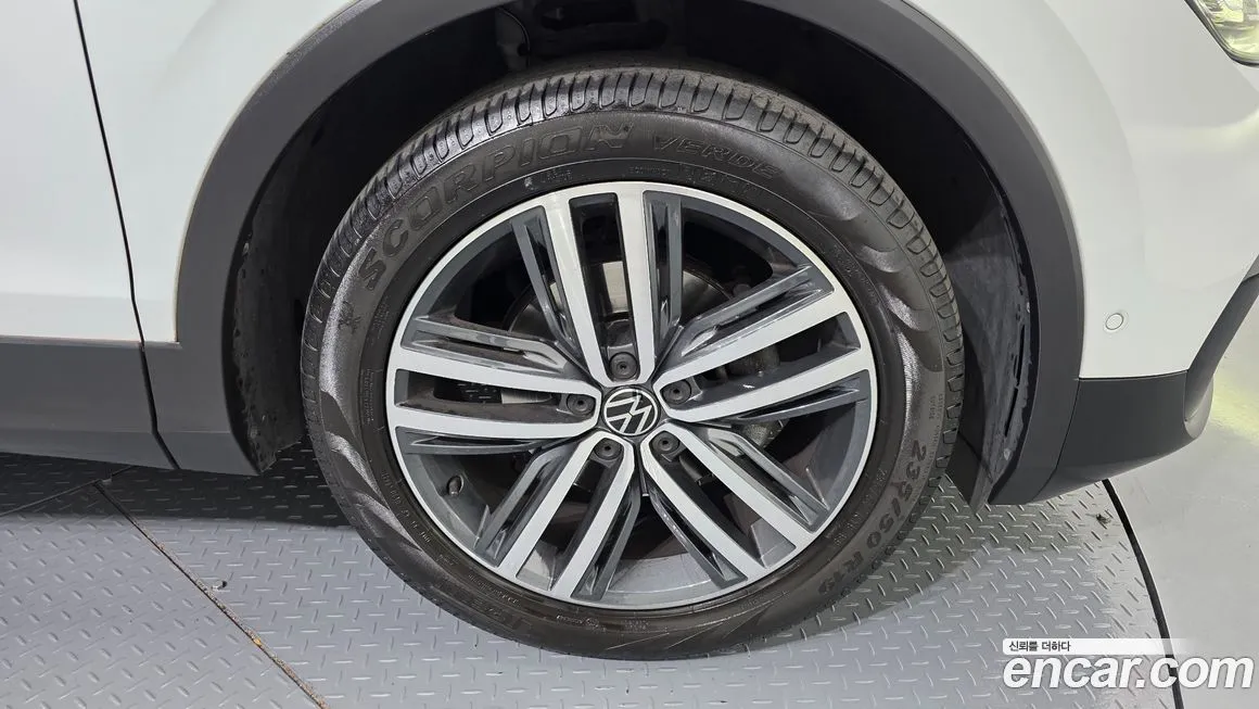 Volkswagen Tiguan — фото 7