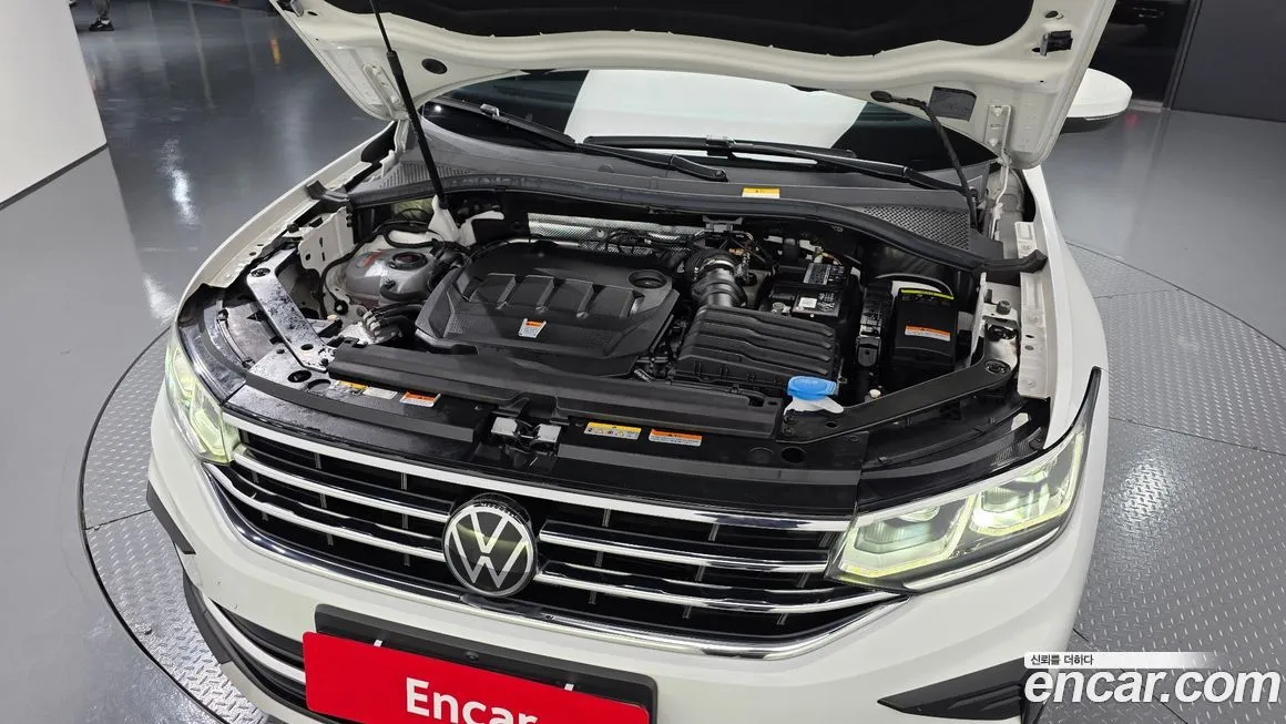 Volkswagen Tiguan — фото 6