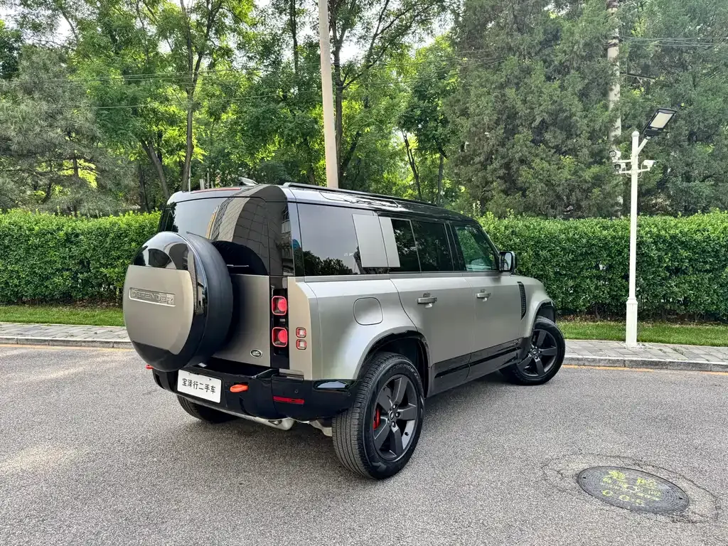 Land Rover Defender — фото 10