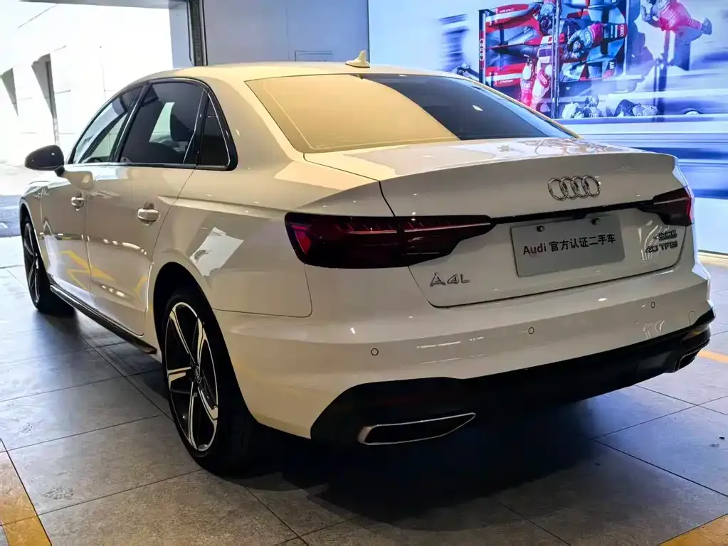 Audi A4L 2024 из CN, фото 9