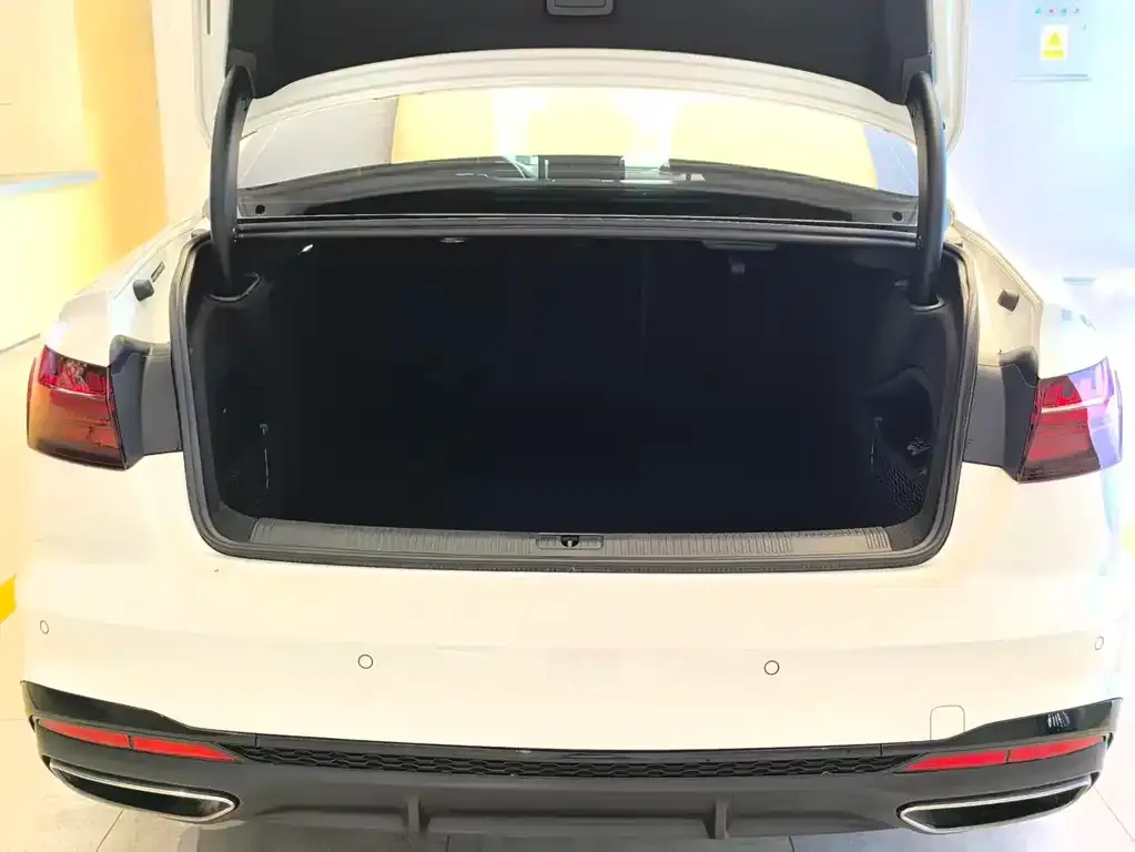Audi A4L 2024 из CN, фото 2