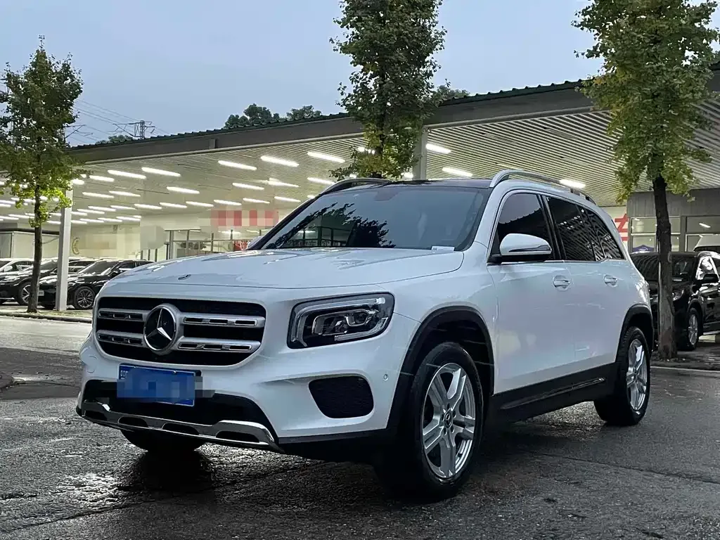 Mercedes-Benz GLB — фото 1
