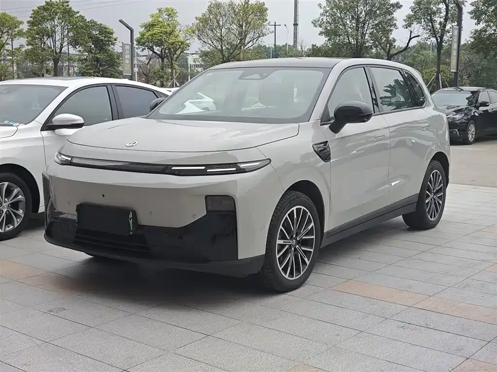 Leapmotor B10