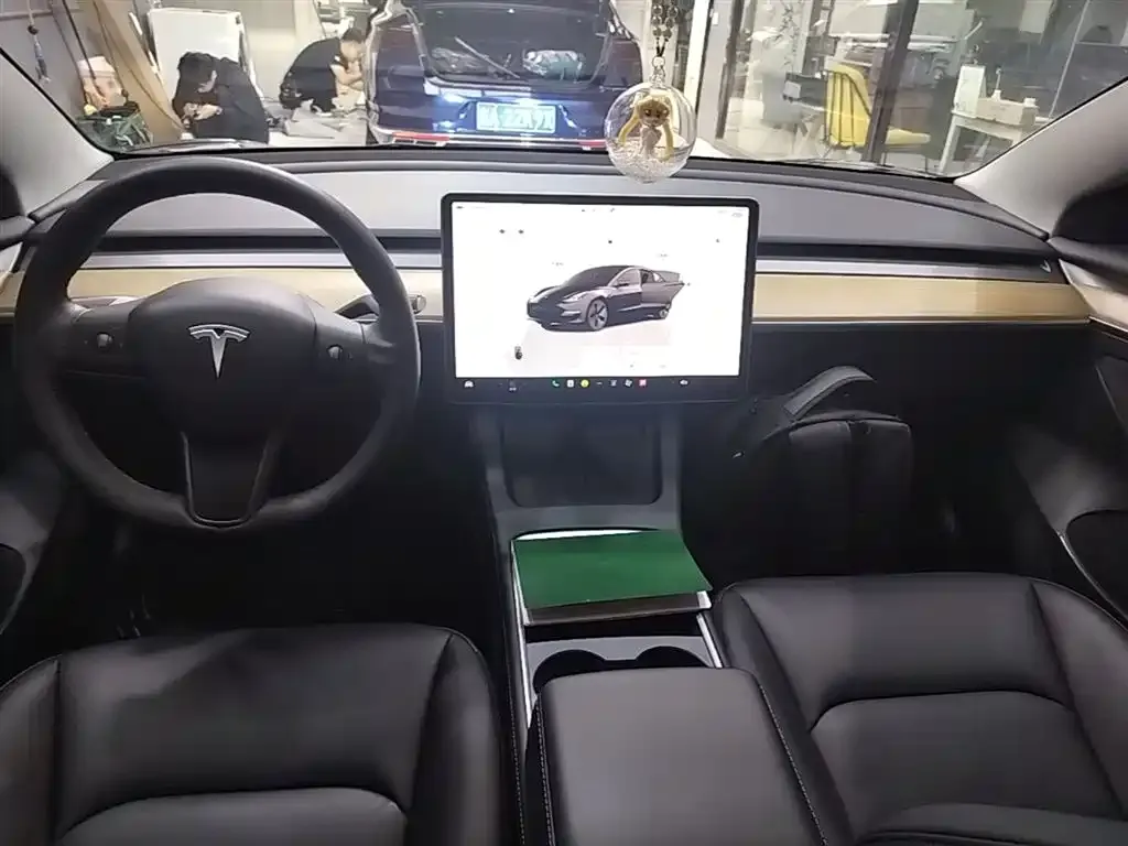 Tesla Model 3 — фото 4