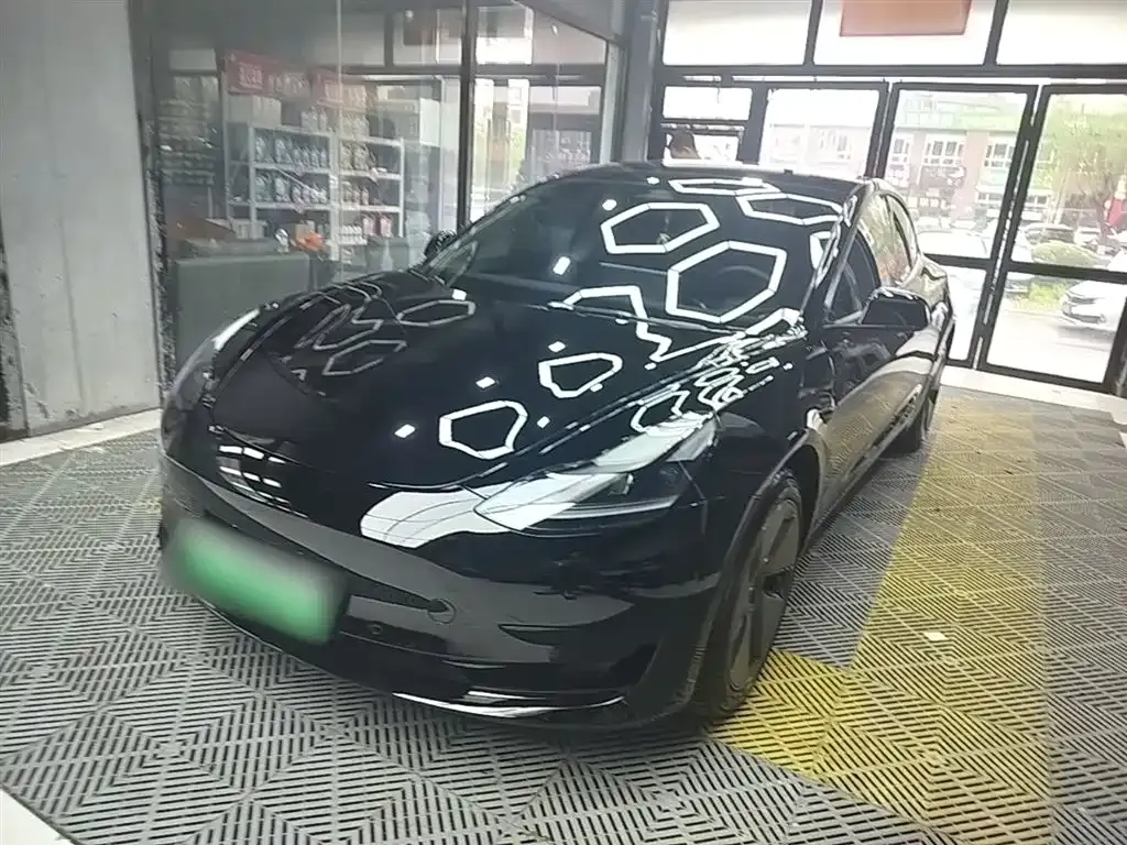 Tesla Model 3 — фото 10