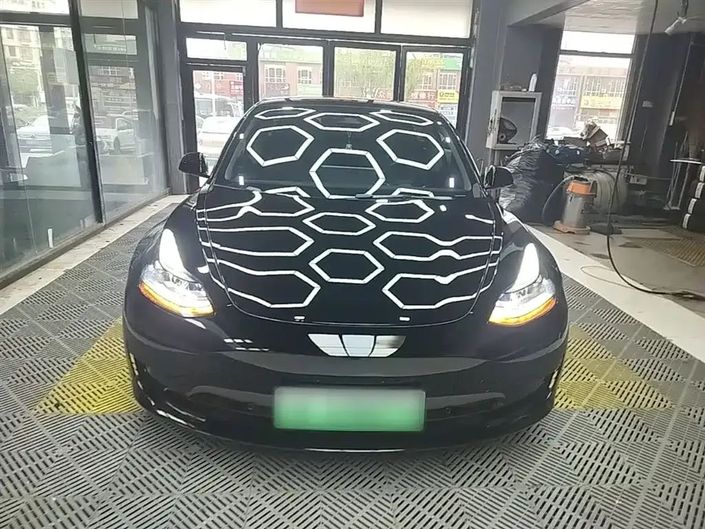 Tesla Model 3 — фото 8