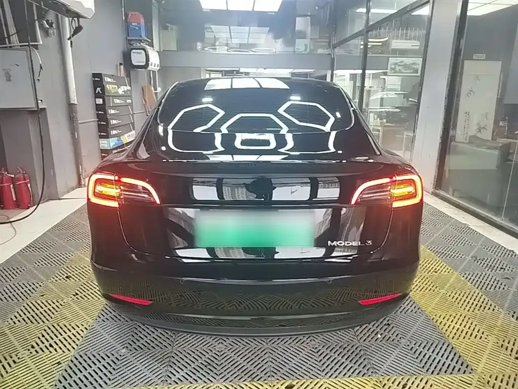 Tesla Model 3 — фото 9