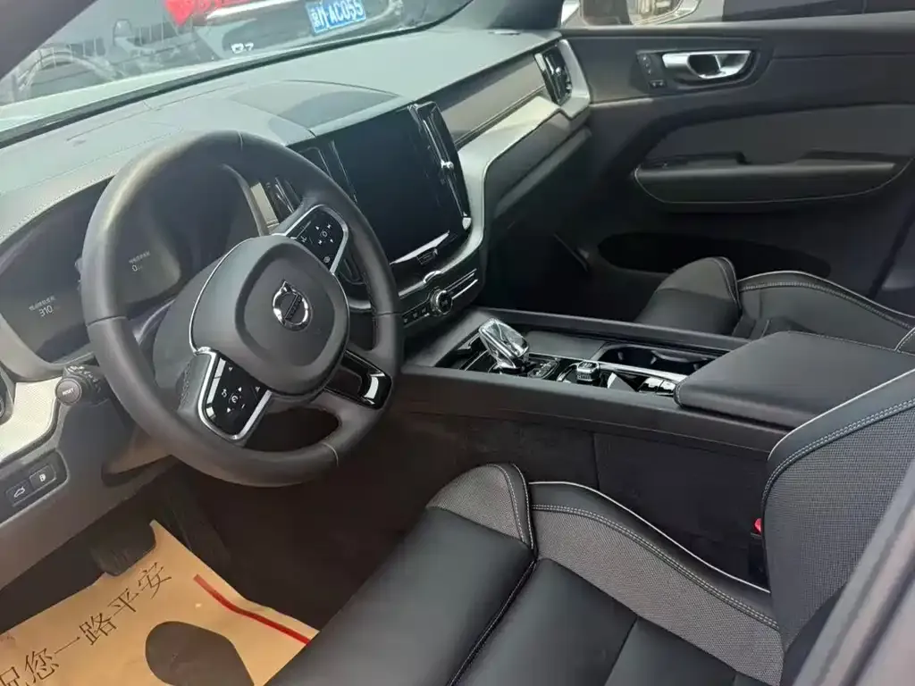 Volvo XC60 PHEV 2023 из CN, фото 6