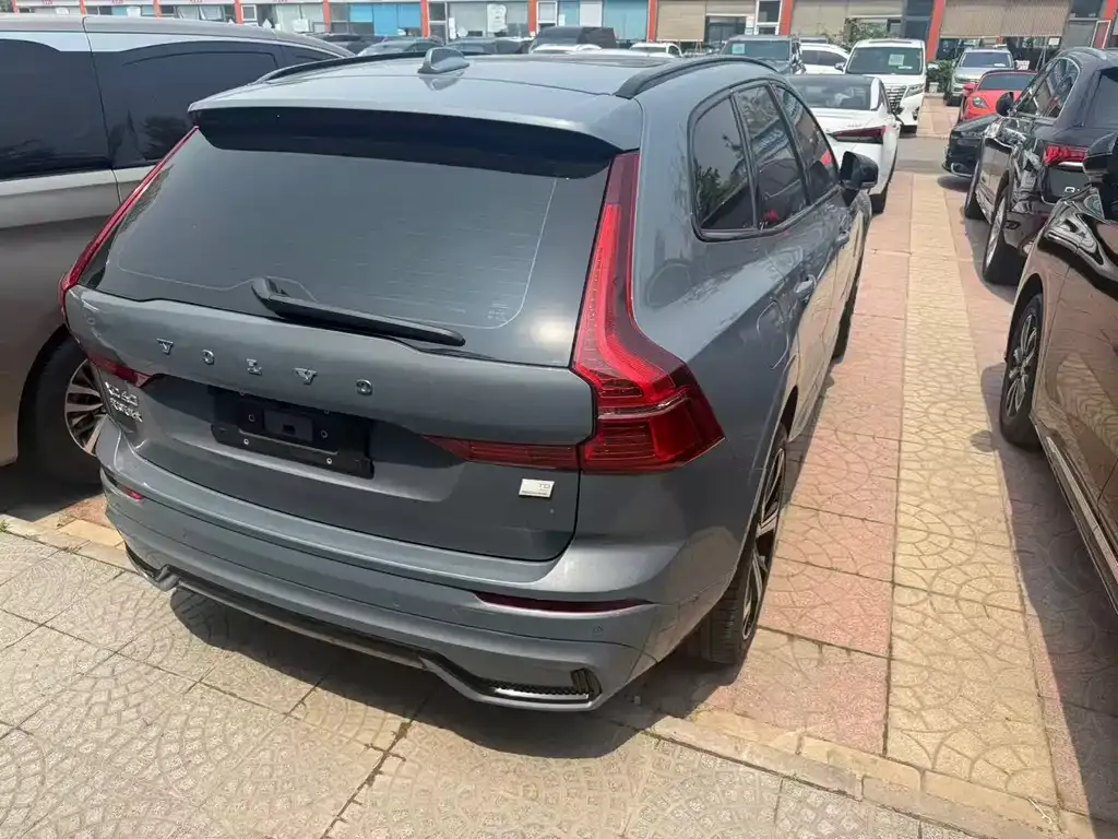 Volvo XC60 PHEV 2023 из CN, фото 3