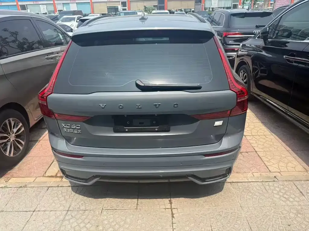 Volvo XC60 PHEV 2023 из CN, фото 4