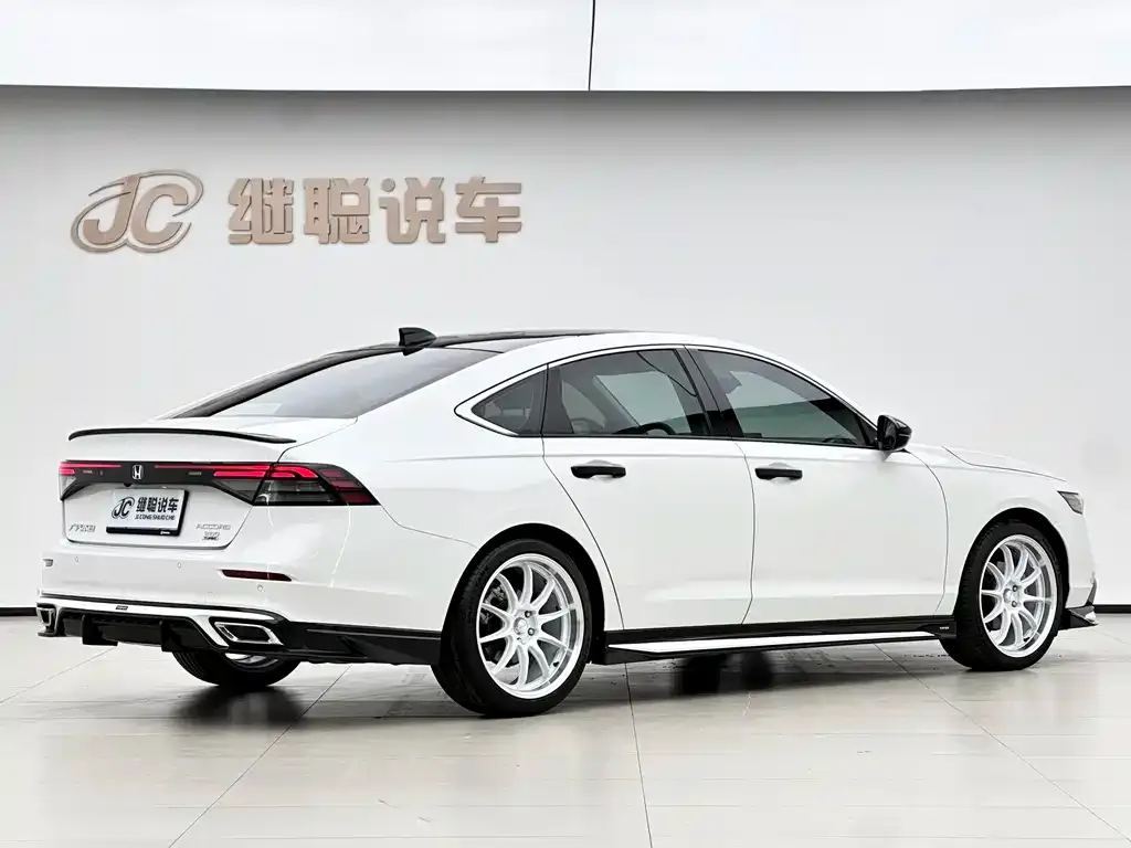 Honda Accord — фото 10