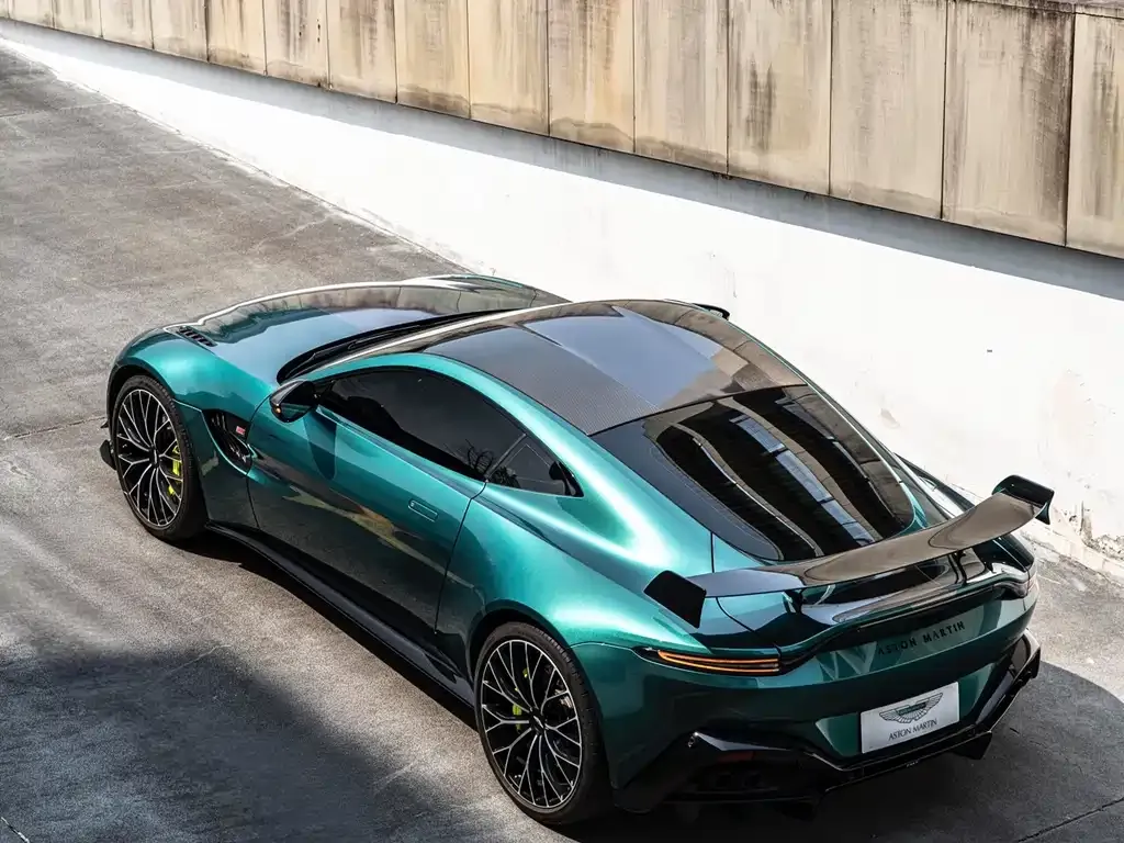 Aston Martin V8 Vantage 2024 из CN, фото 6