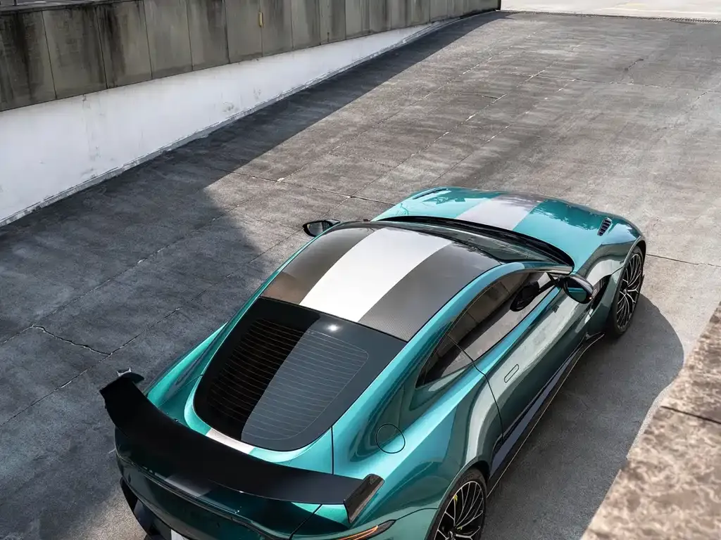 Aston Martin V8 Vantage 2024 из CN, фото 5