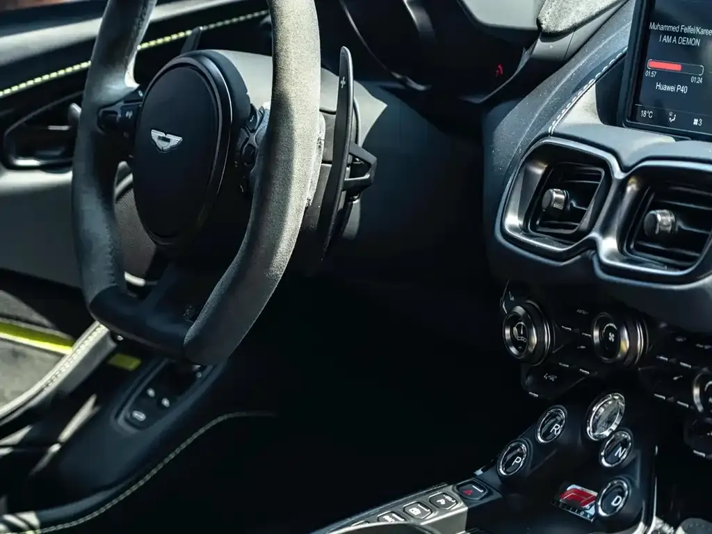 Aston Martin V8 Vantage 2024 из CN, фото 8