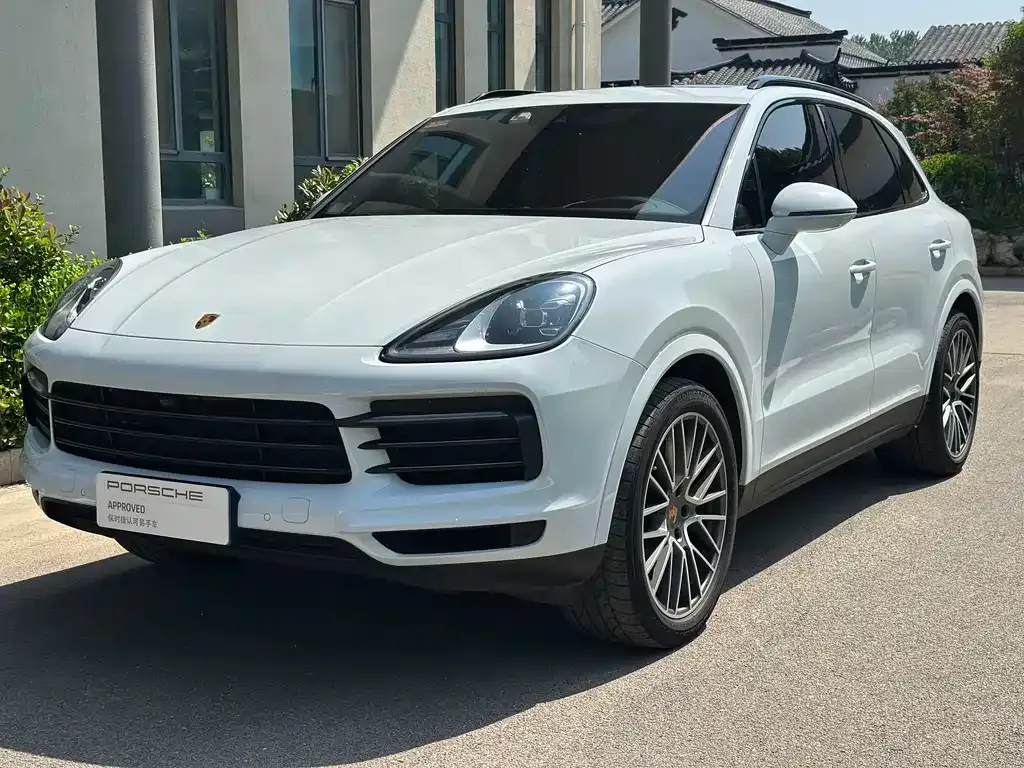 Porsche Cayenne — фото 1