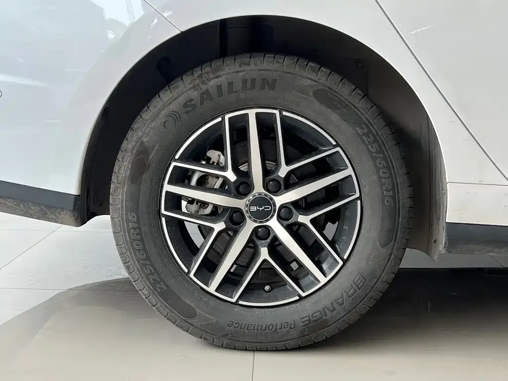 BYD Seal 05 DM-i — фото 10
