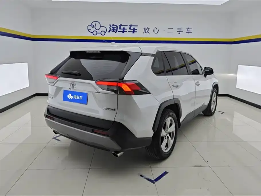 Toyota RAV4 — фото 5