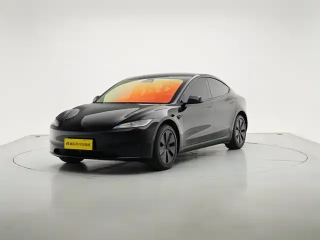 Tesla Model 3 — фото 1
