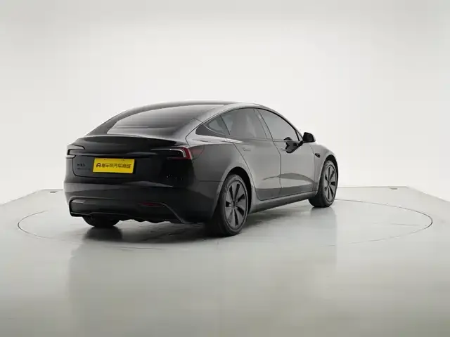 Tesla Model 3 — фото 3
