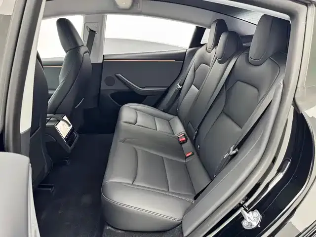 Tesla Model 3 — фото 9