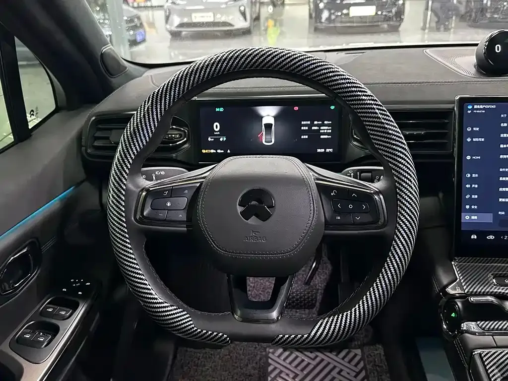 NIO EC6 — фото 10