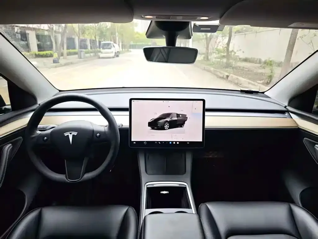Tesla Model Y — фото 3