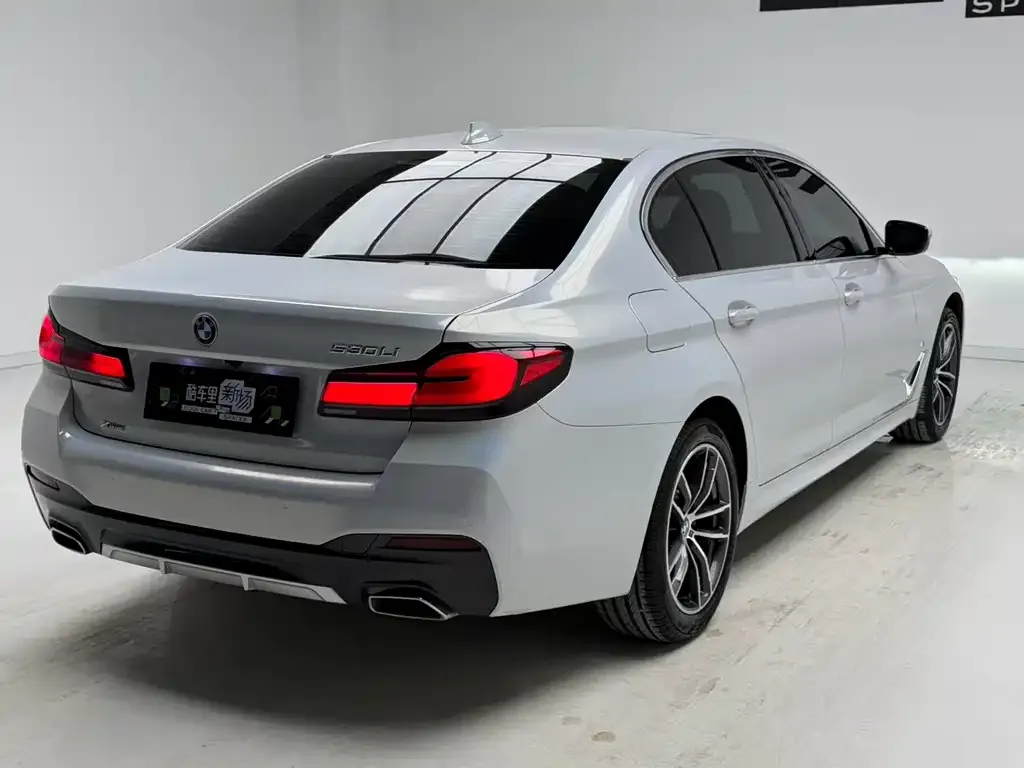 BMW 5 Series — фото 10