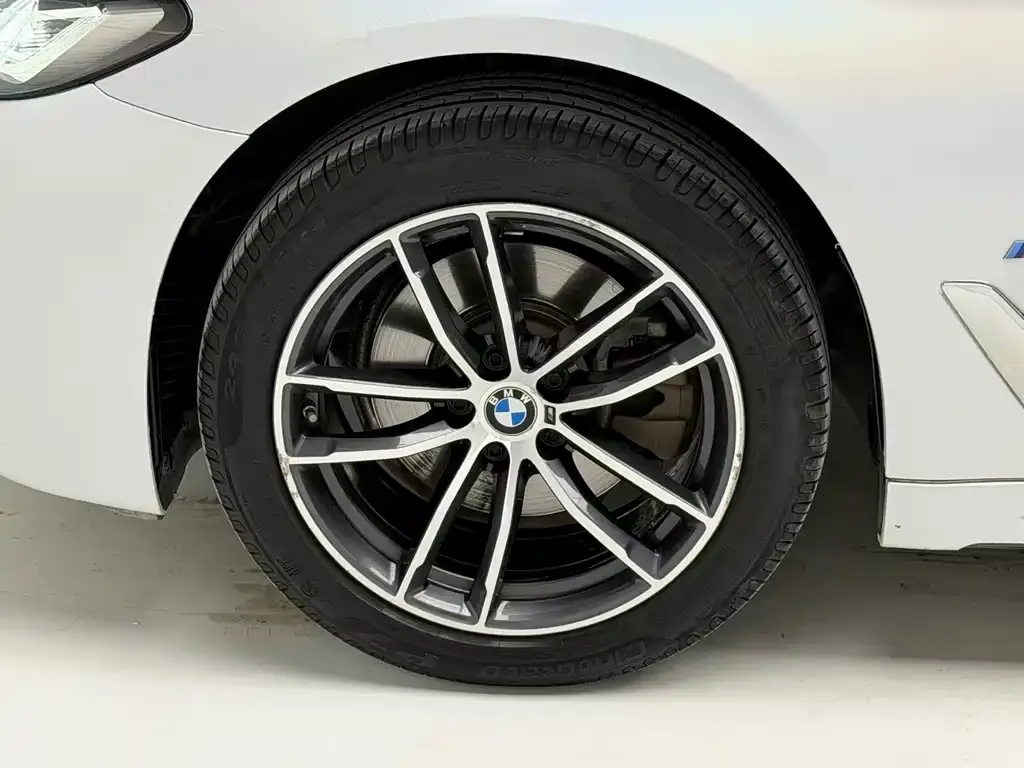 BMW 5 Series — фото 9