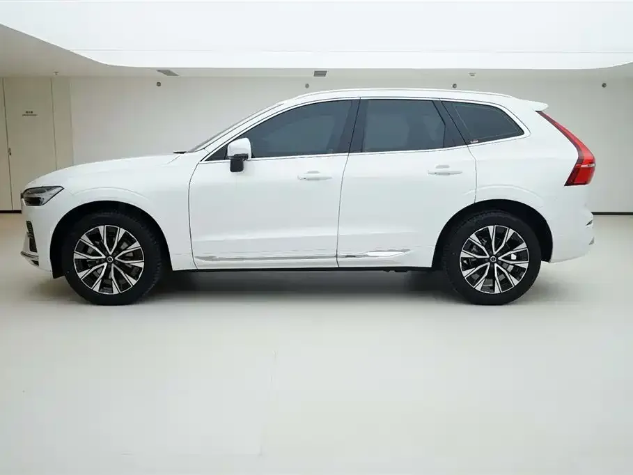 Volvo XC60 — фото 8