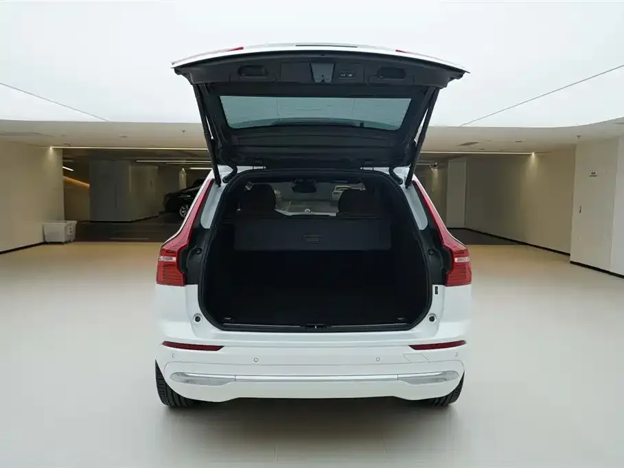 Volvo XC60 — фото 6