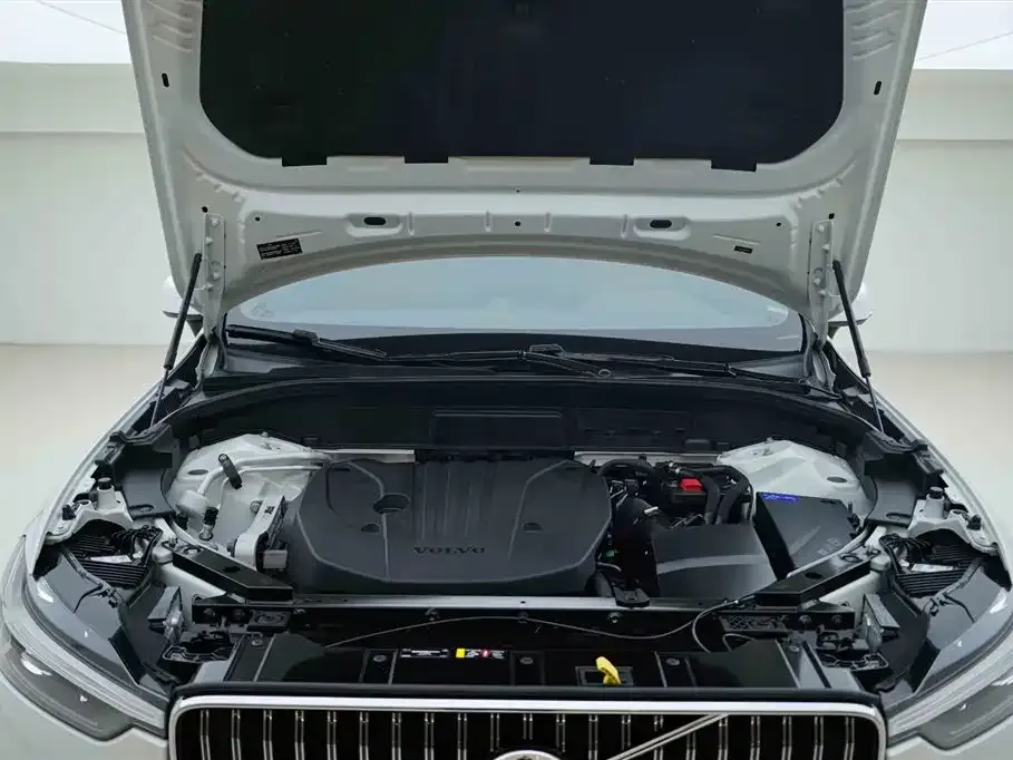Volvo XC60 — фото 10