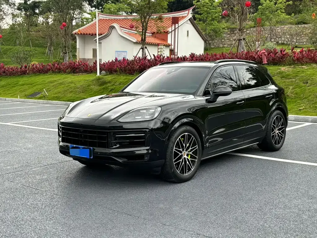 Porsche Cayenne — фото 1