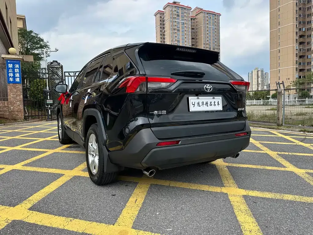 Toyota RAV4 2023 из CN, фото 10