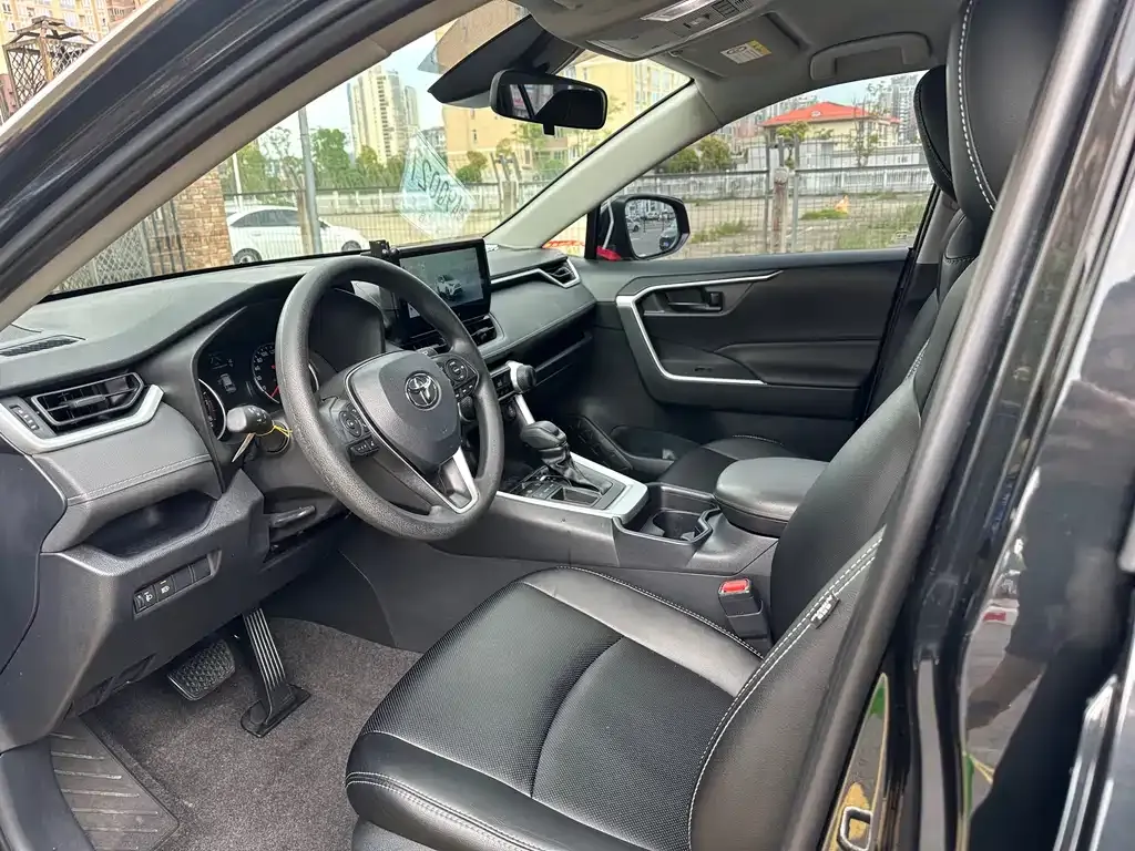 Toyota RAV4 2023 из CN, фото 3