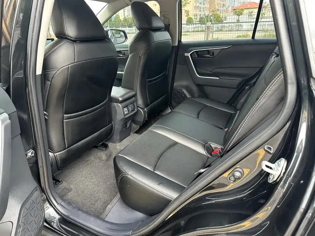 Toyota RAV4 2023 из CN, фото 4