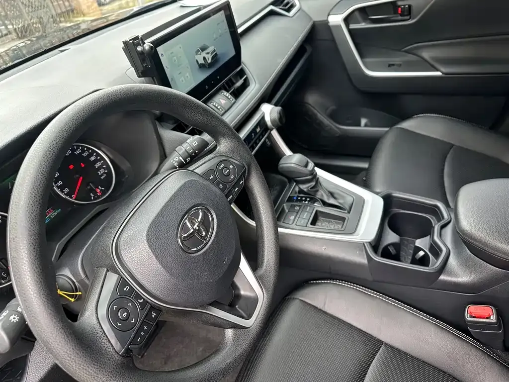 Toyota RAV4 2023 из CN, фото 6