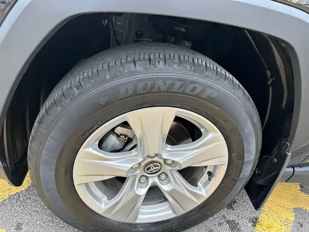 Toyota RAV4 2023 из CN, фото 2