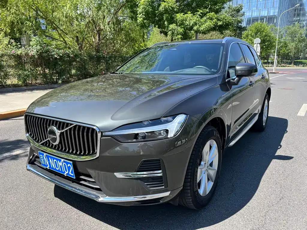 Volvo XC60 — фото 1