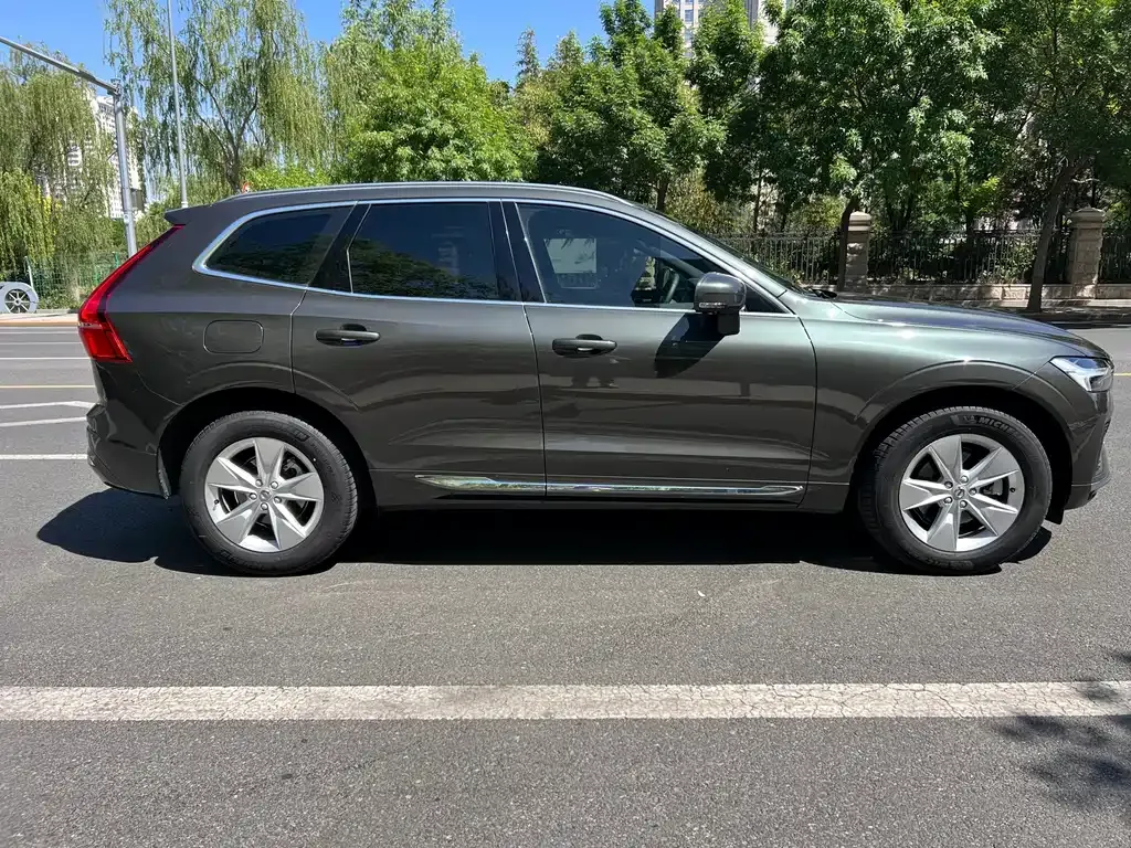 Volvo XC60 — фото 10