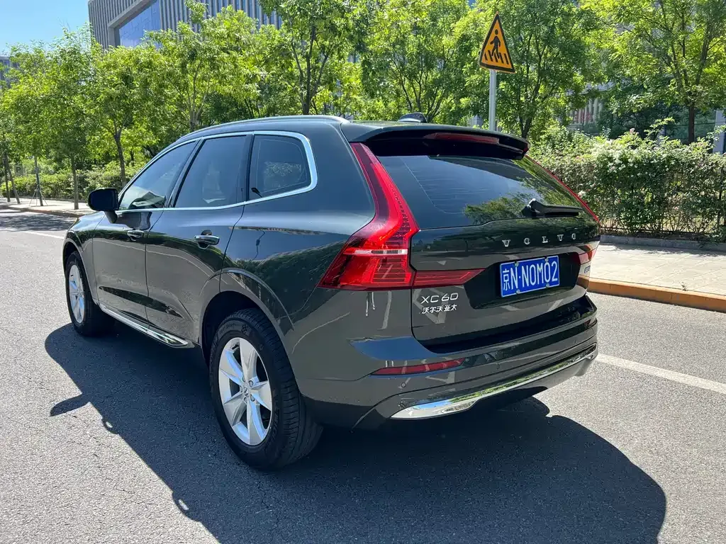 Volvo XC60 — фото 8